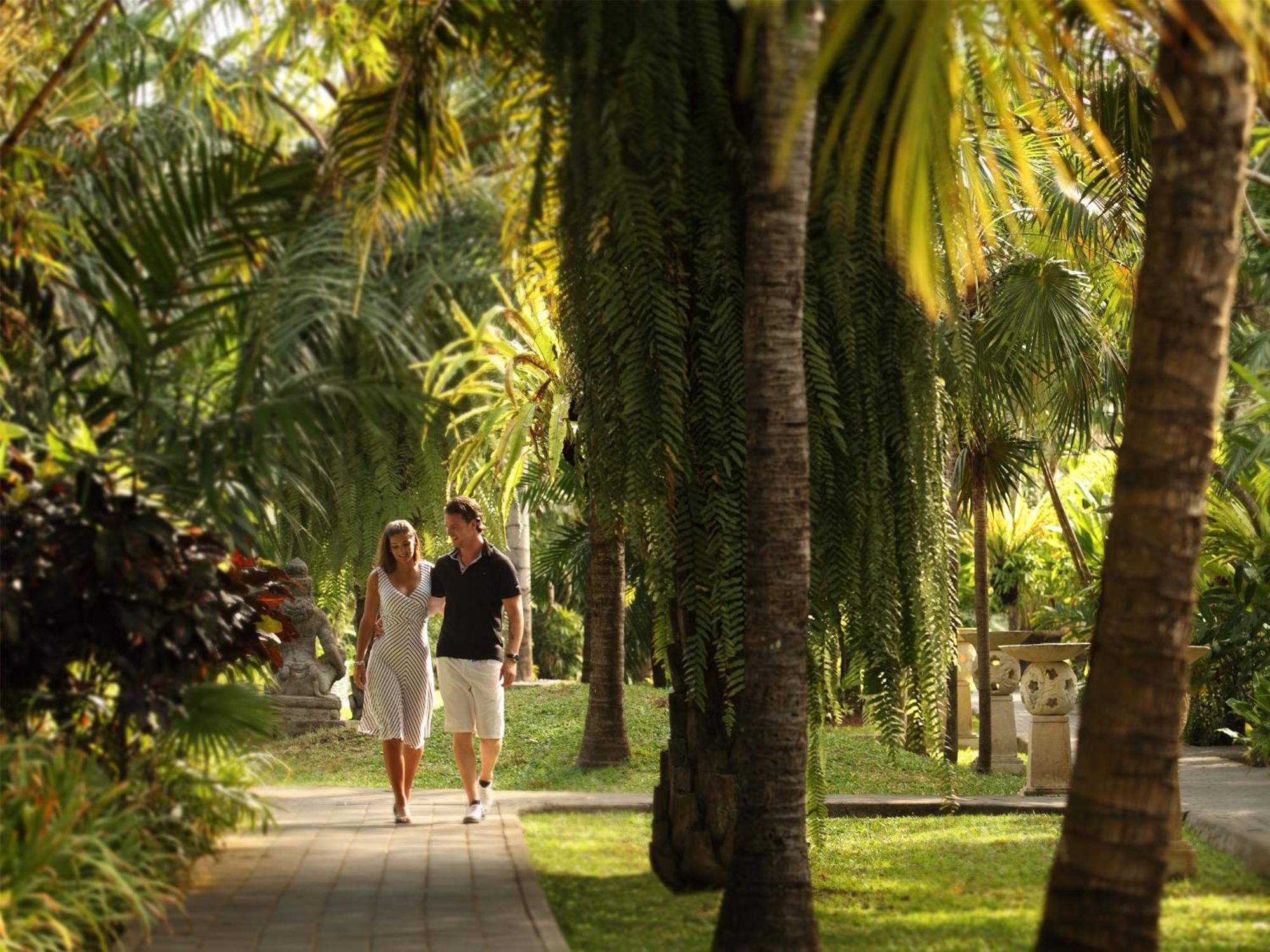 Puri Santrian Beach Resort And Spa Sanur Екстериор снимка