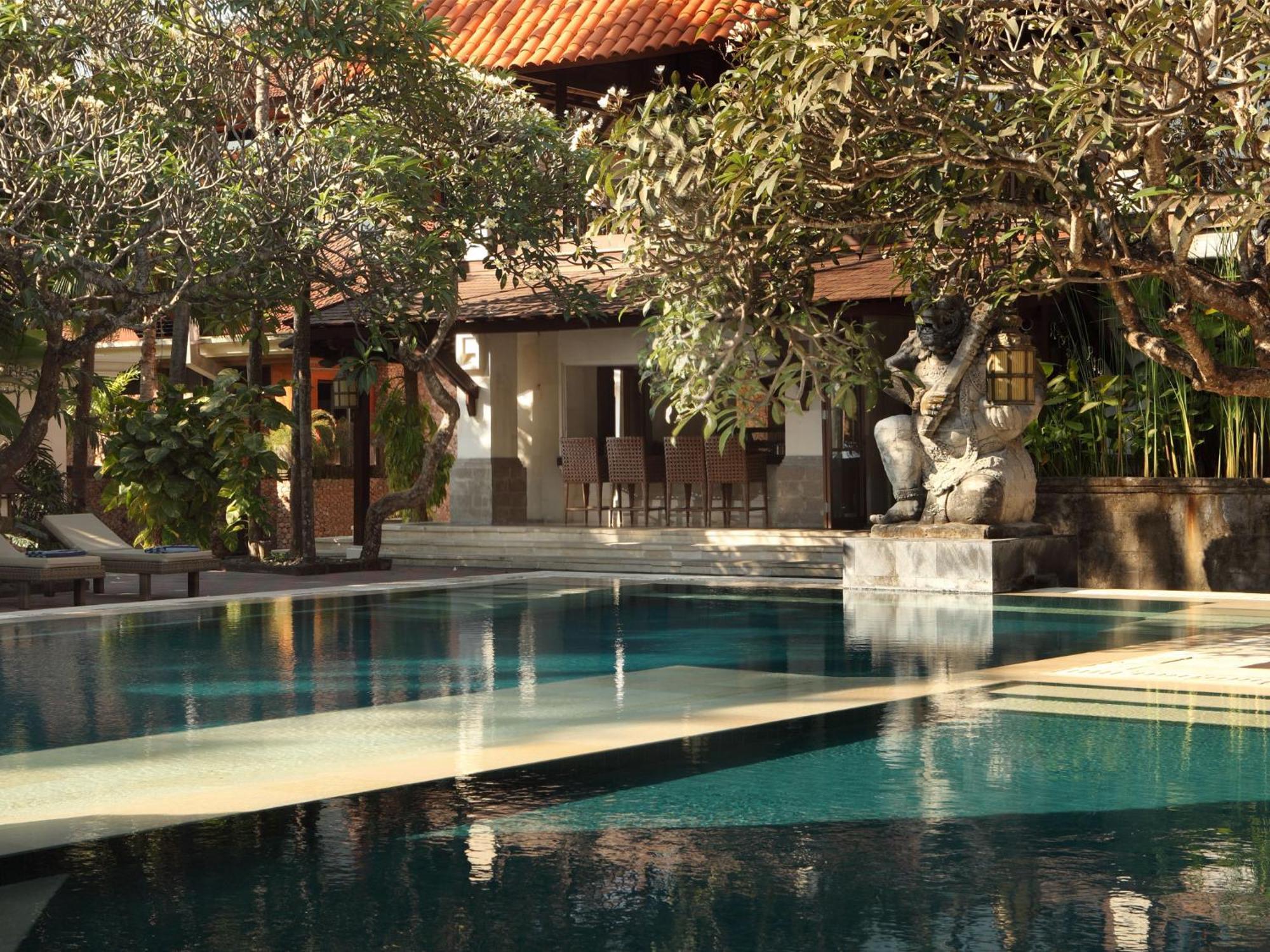 Puri Santrian Beach Resort And Spa Sanur Екстериор снимка