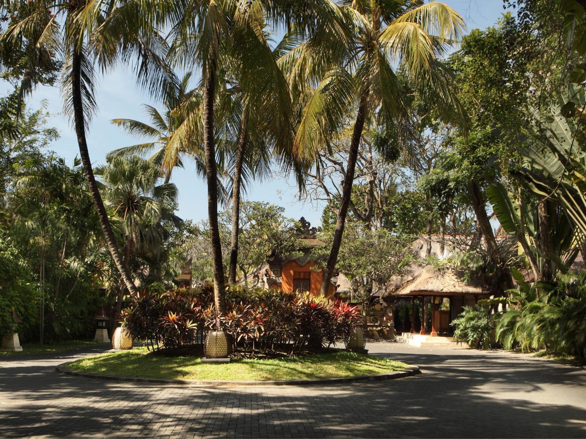 Puri Santrian Beach Resort And Spa Sanur Екстериор снимка