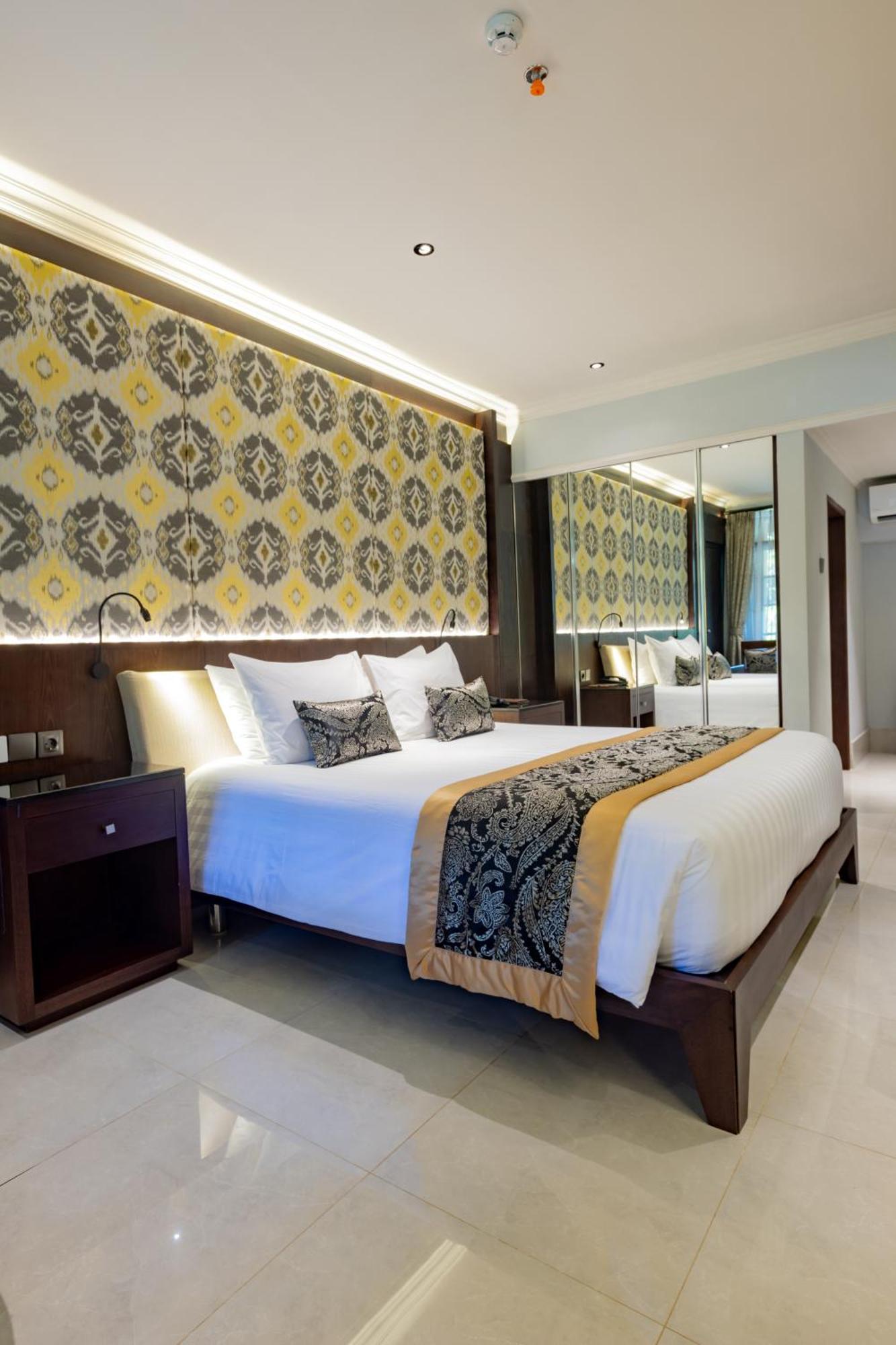 Puri Santrian Beach Resort And Spa Sanur Екстериор снимка